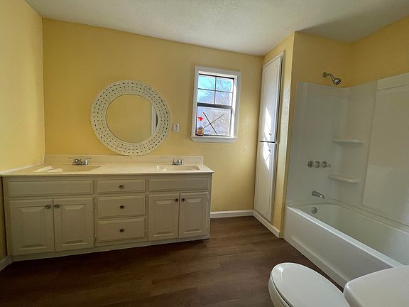 5th image of 1413 W C St