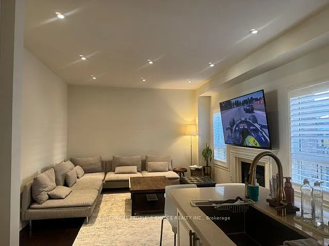 33 Mansbridge Cres — Photo 16