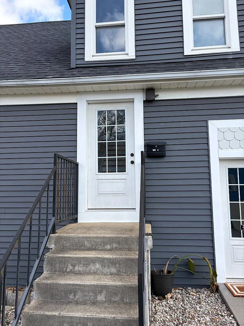 Cozy 1 Bed,1 Bath partially furnished apartment located in The Heart Of Elizabethtown! — Photo 1