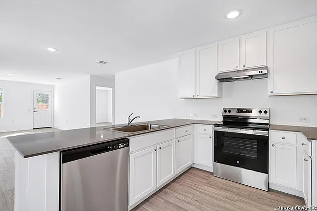 3 bed, 2.0 bath, 1450 sqft, $1,500 — Photo 2