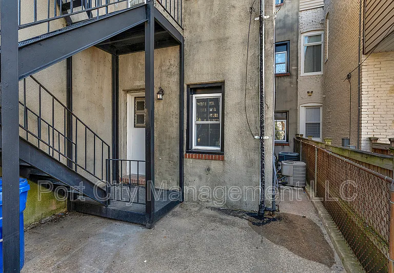 312 E 22nd St — Photo 20