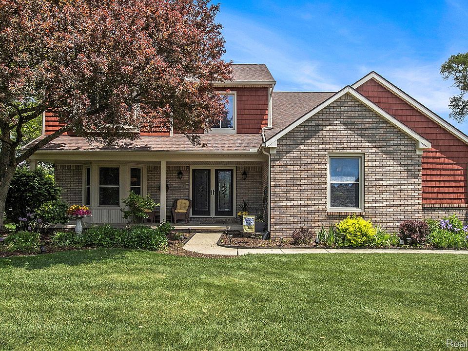 1st image of 155 Woodridge Ct