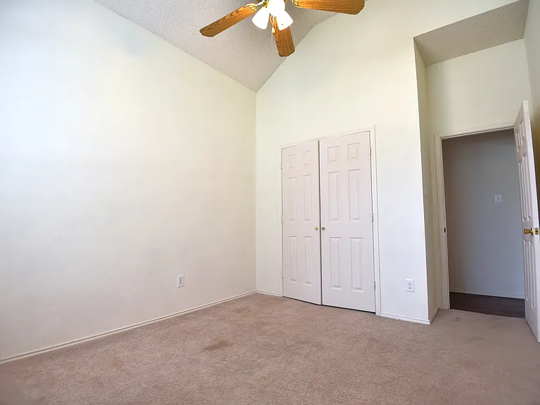 9700 Summer Dr — Photo 16
