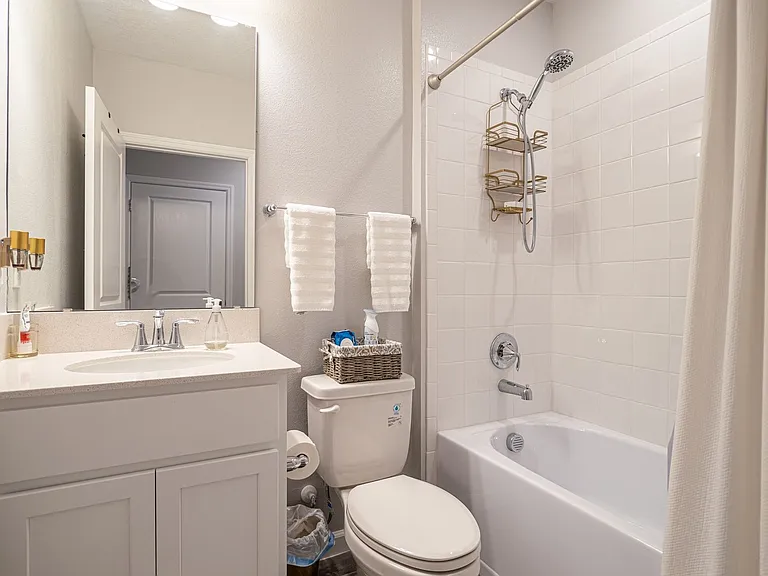 4902 Livingston Ln — Photo 23