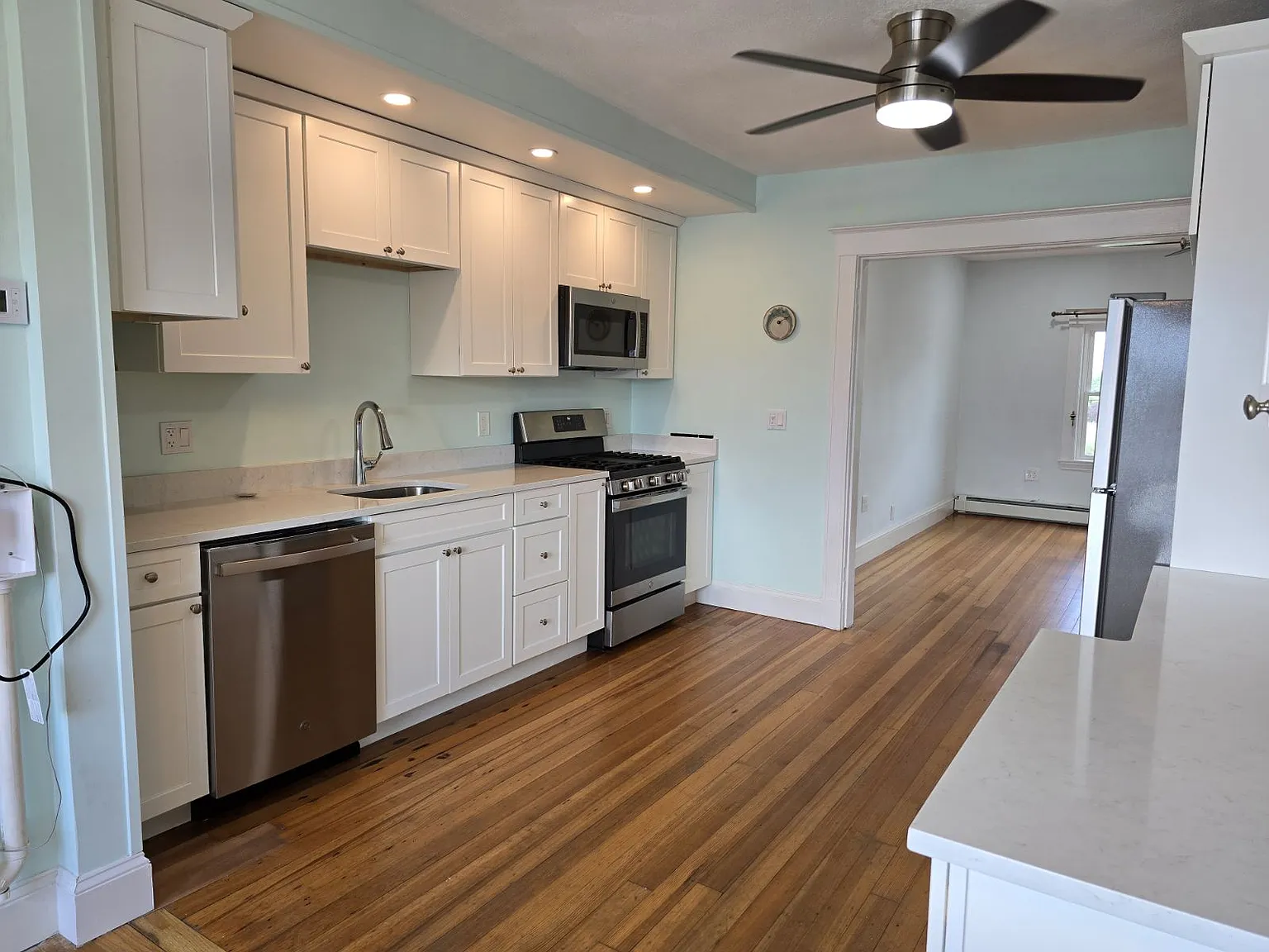 2 bed, 860 sqft, $2,950 — Photo 2
