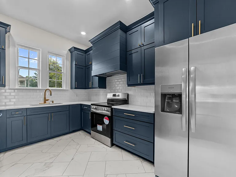 325 N Market St — Photo 16