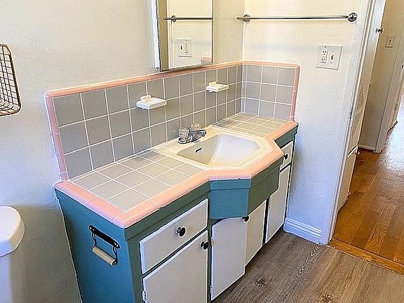 5th image of 4919 Beverly Blvd APT 3