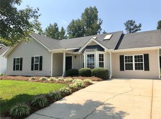 2422 Glen Laurel Dr, Greensboro, NC 27406