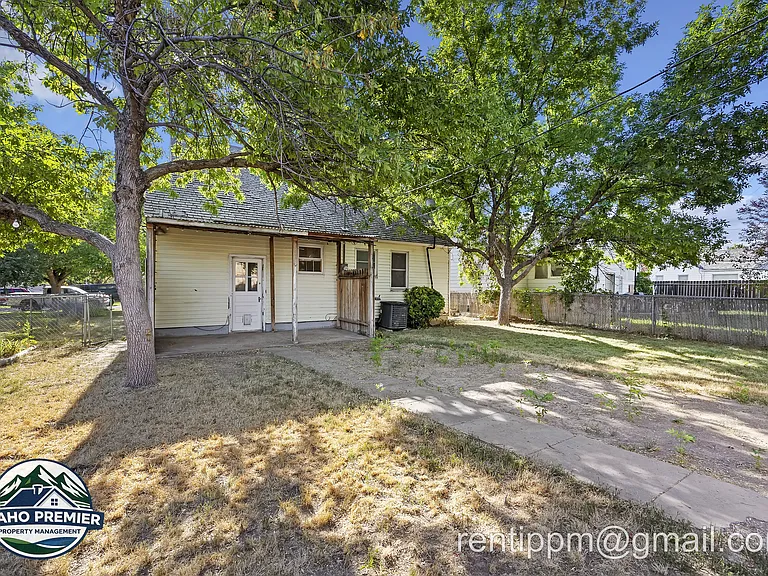 211 Walnut St — Photo 19