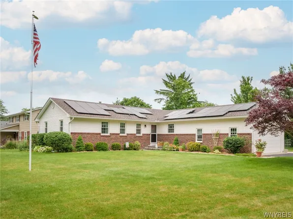 37 Crescent Dr, Brockport, NY 14420