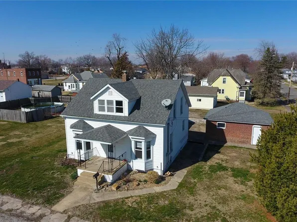 217 E 2nd St, Staunton, IL 62088