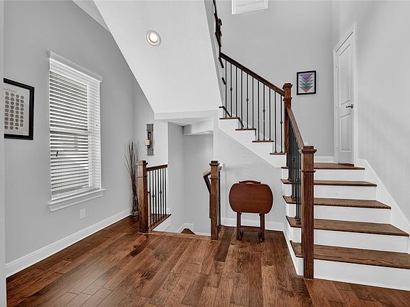 2nd image of 919 W 17th St Unit B