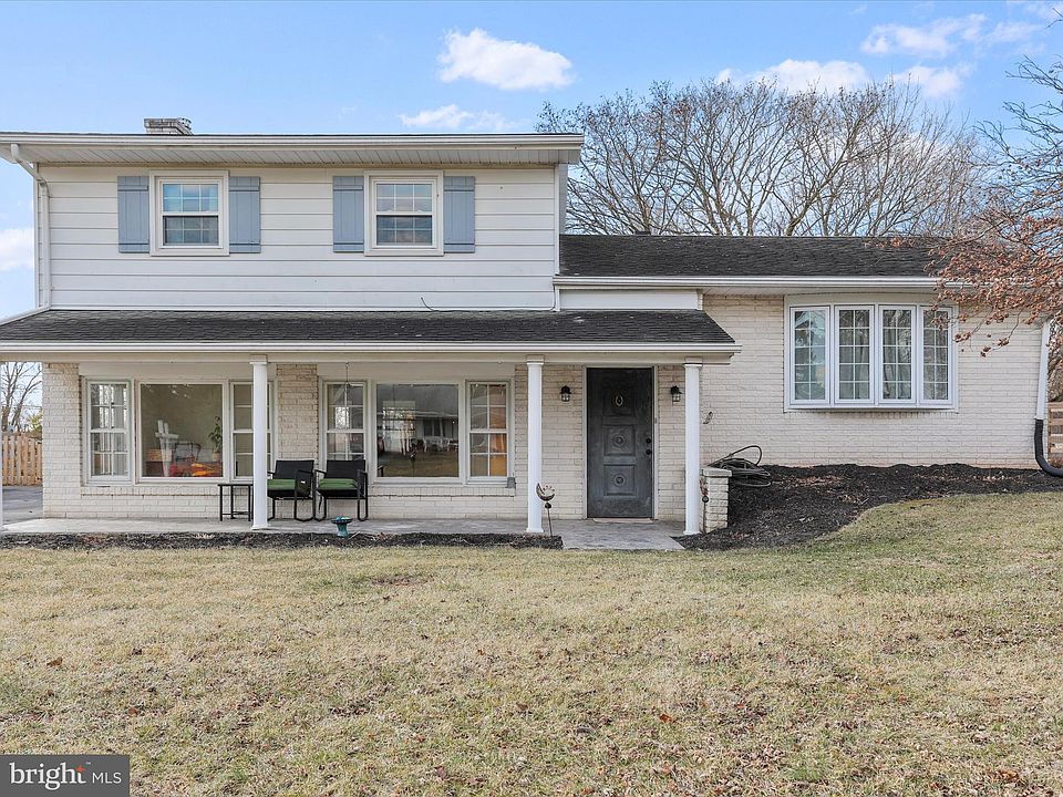 1st image of 19219 Woodhaven Dr