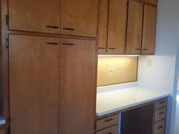 5th image of 3401 Alta Vista Dr