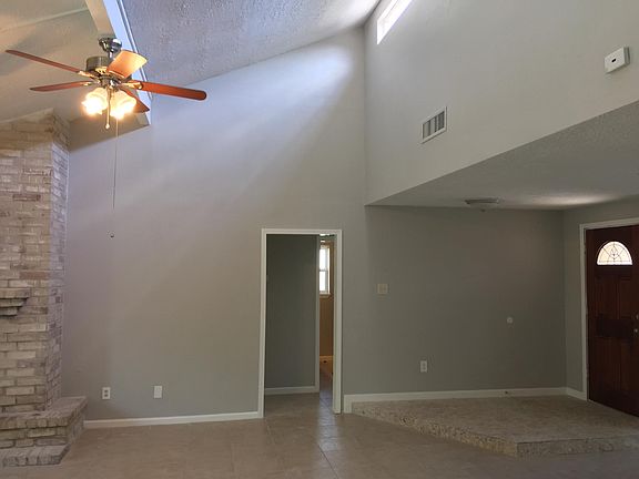 4th image of 15718 Fox Springs Dr