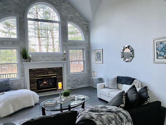 4th image of 18 Siena Dr
