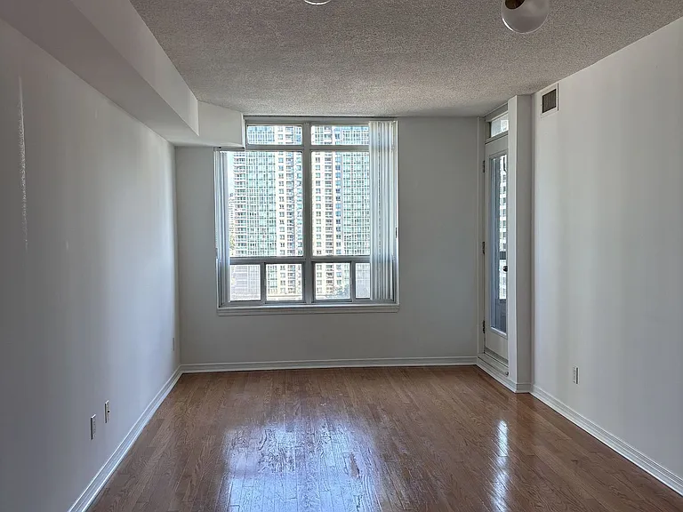 33 Empress Ave #602 — Photo 2