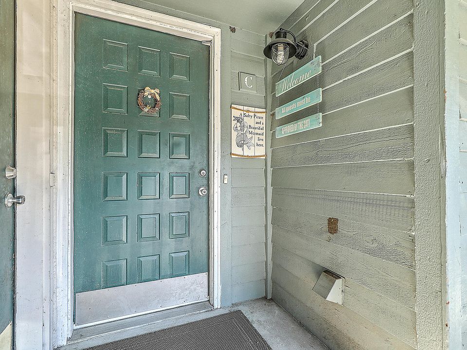 1st image of 1120 Hidden Cove Dr APT C