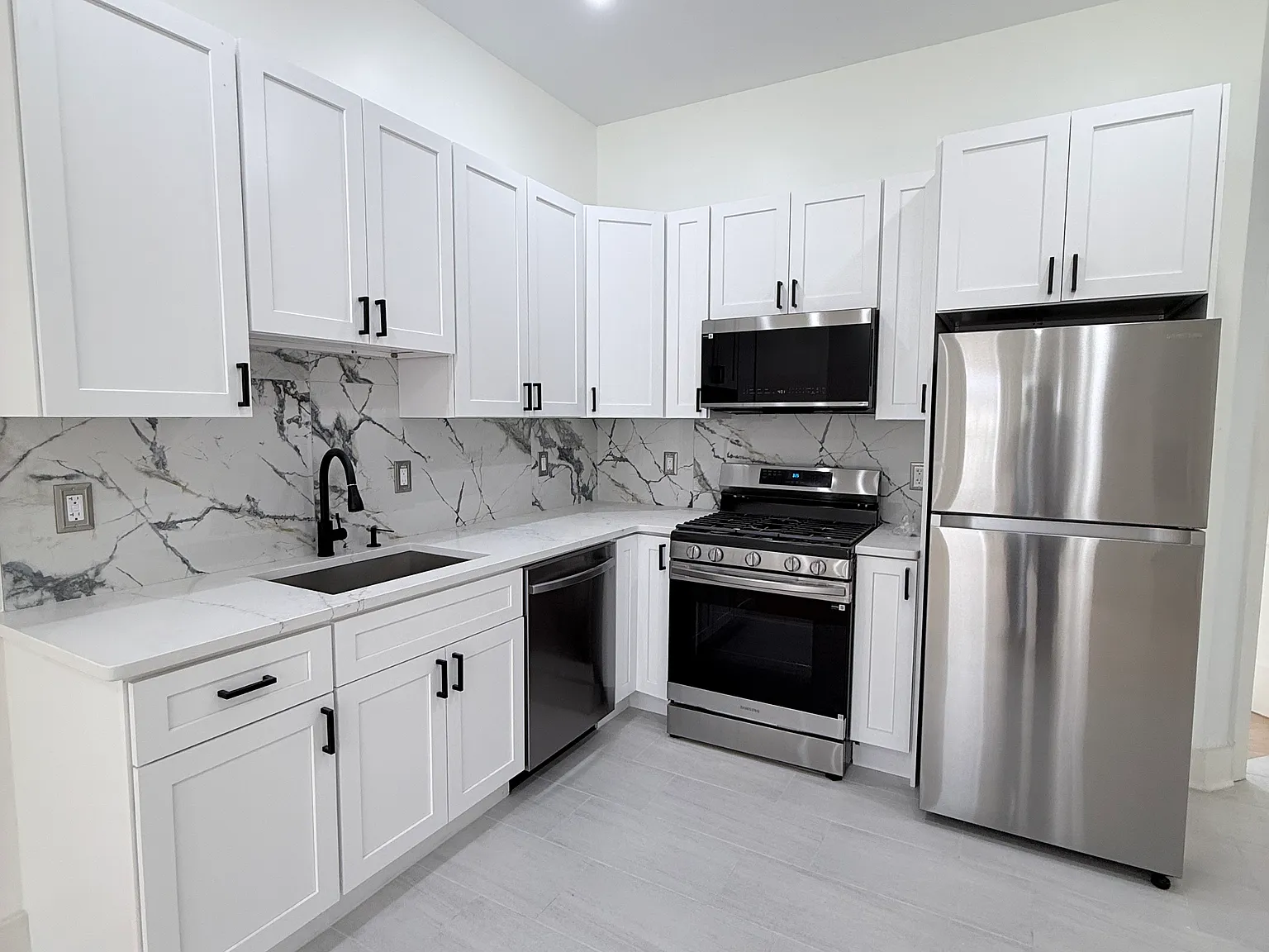 2 bed, 750 sqft, $2,050 — Photo 3
