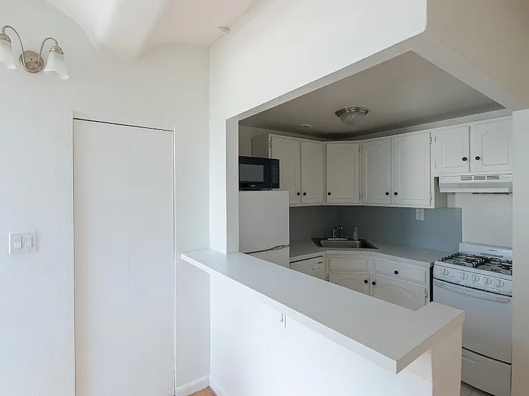 40 E 12th St #A — Photo 3