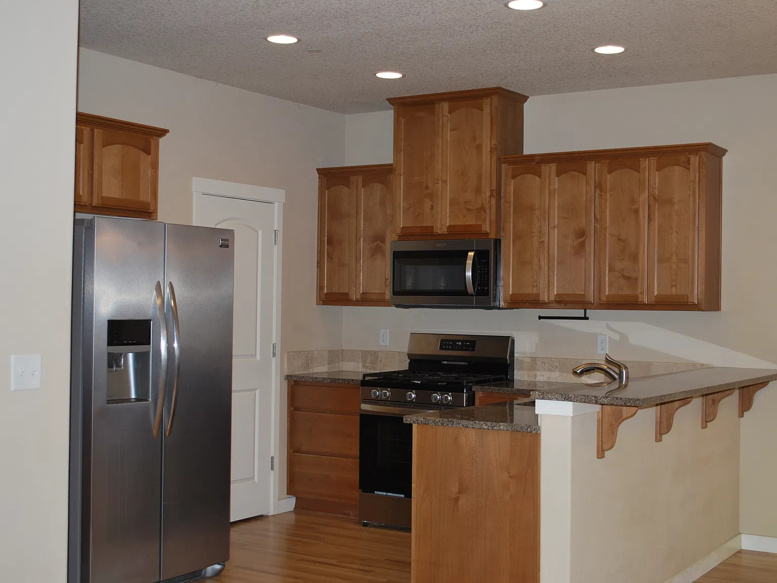 3 bed, 2.5 bath, 1628 sqft, $2,575 — Photo 2