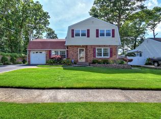 51 Brandy Ln, Lake Grove, NY 11755