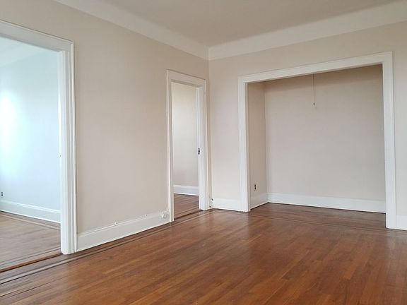 3rd image of 2576 44th St APT 3F