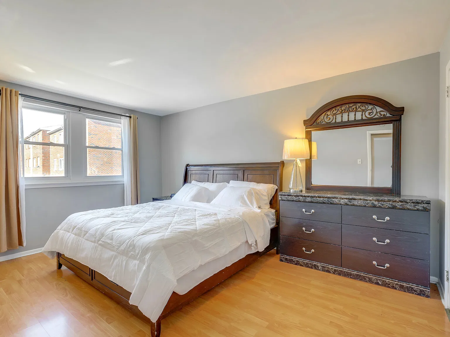 2 bed, 1000 sqft, $2,000 — Photo 2