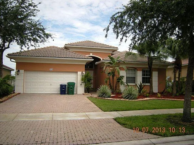 3410 SW 195th Ave #-