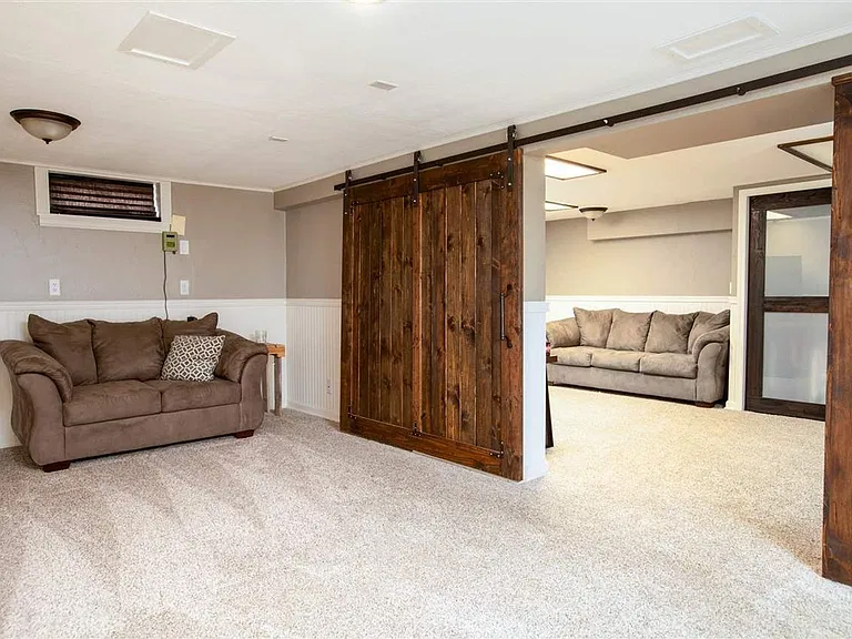 2212 W Olympic Ave — Photo 4