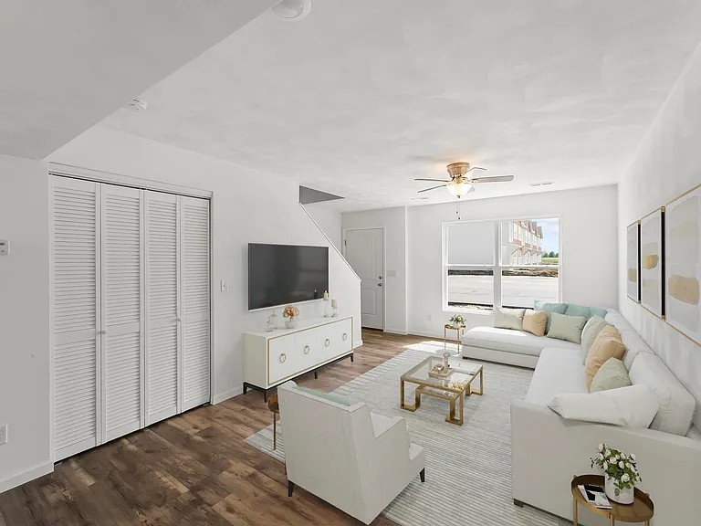 9724 Luan Dr #6 — Photo 1