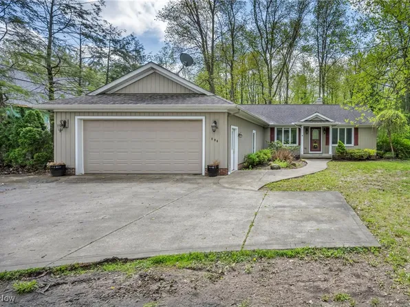 800 Bell Rd, Chagrin Falls, OH 44022