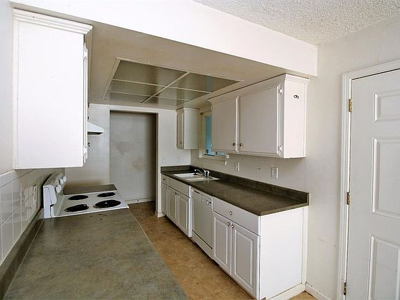 5th image of 704 Harris St