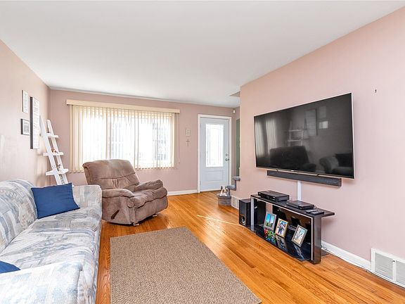 4th image of 432 Wilson Blvd