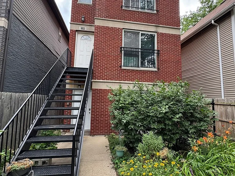 903 N Richmond St #1 — Photo 1