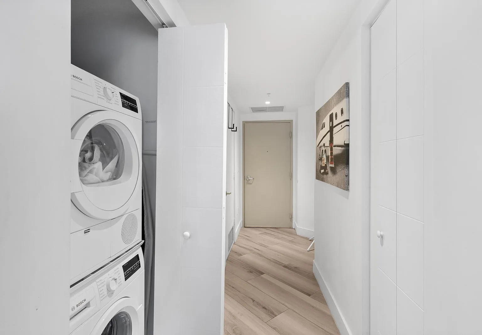 2 bed, 2.5 bath, 1037 sqft, $3,899 — Photo 2