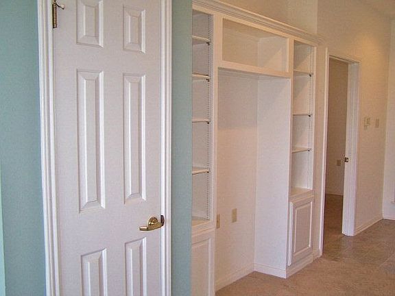 4th image of 1020 Edinburgh Dr