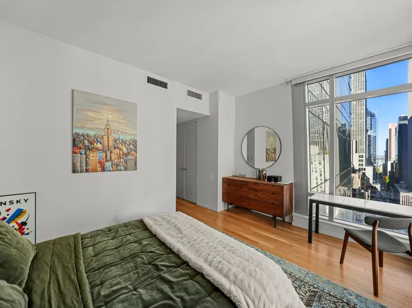 18 West 48th Street image 5 of 8