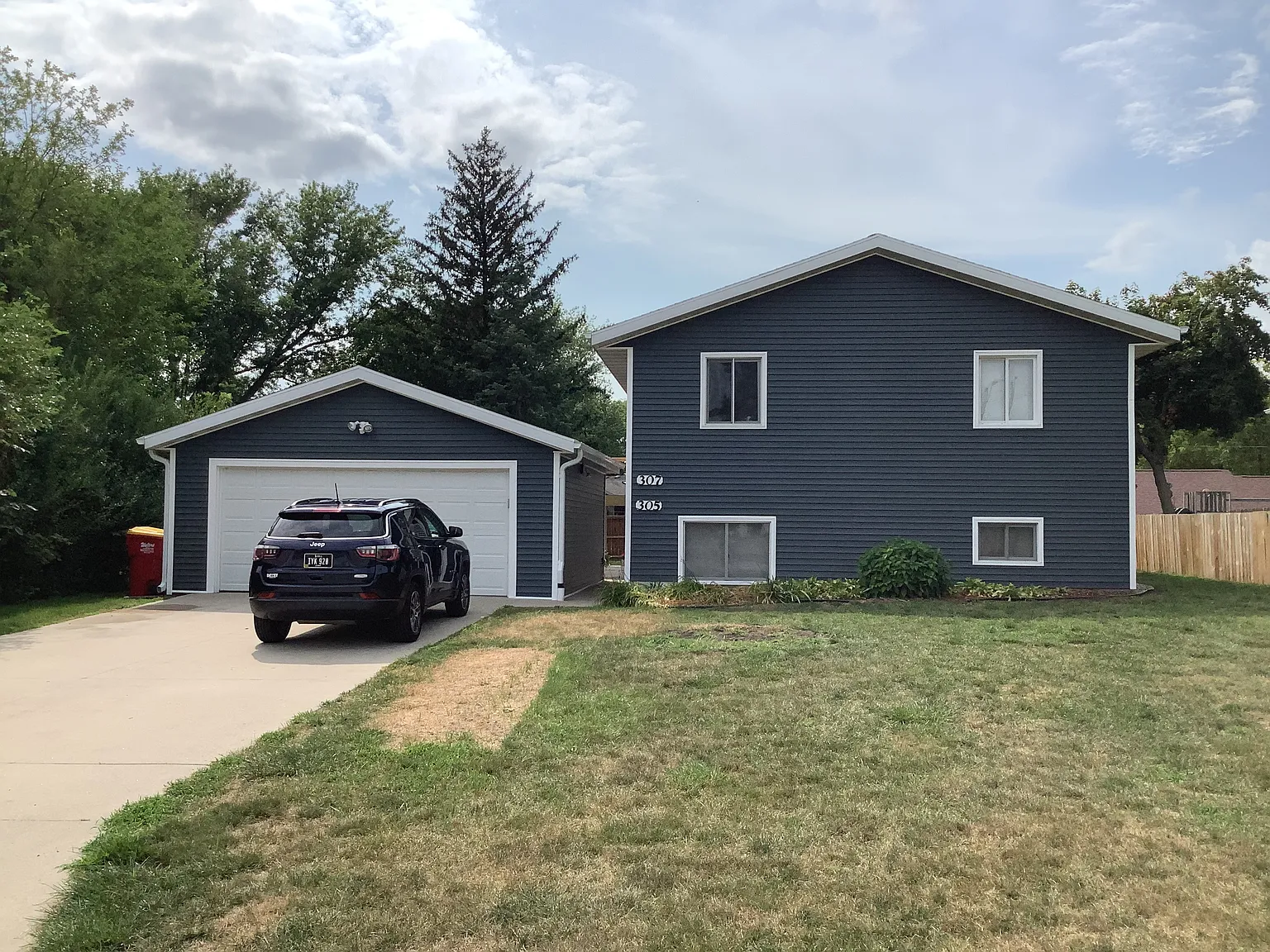305 Abraham Dr — Photo 1