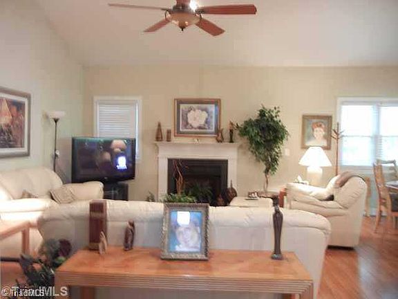 5th image of 272 Newport Dr