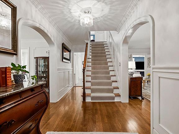 4th image of 631 W 66th Ter