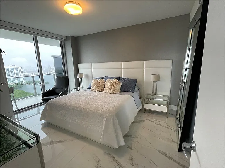 16385 Biscayne Blvd #2601 — Photo 33