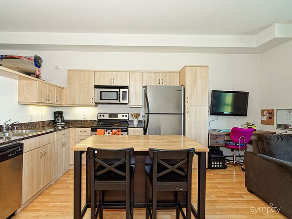 3rd image of 889 Date St Unit 426