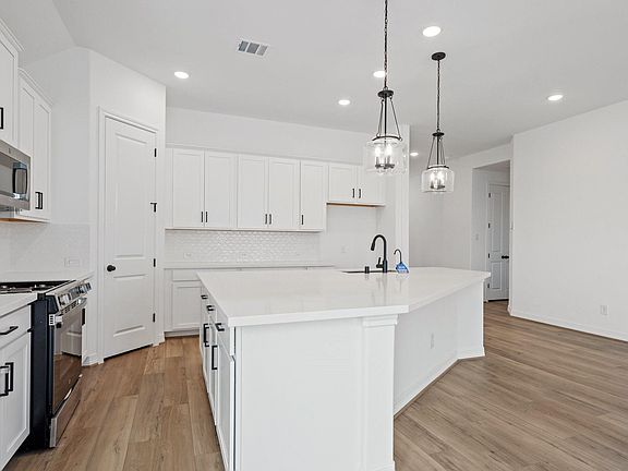 4th image of 10619 Catalyst Ave