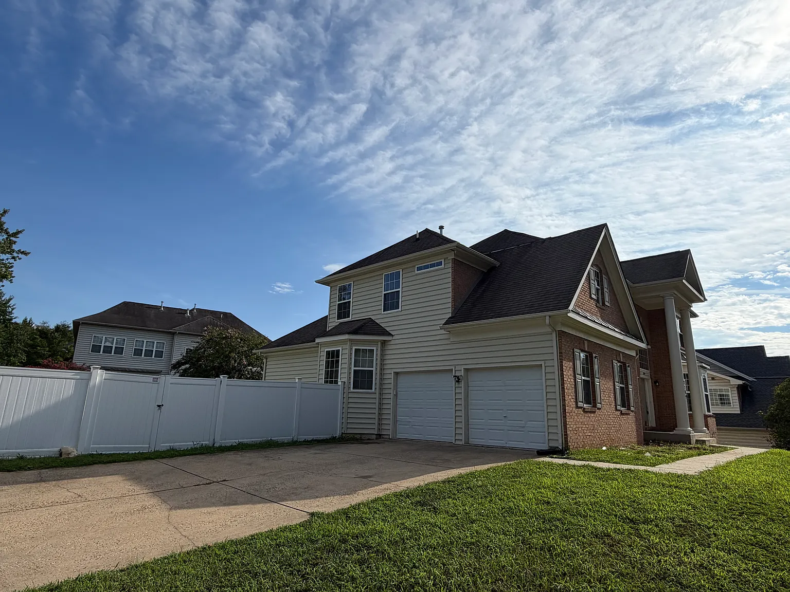 5 bed, 4.5 bath, 6000 sqft, $4,600 — Photo 2