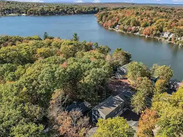24 Lakeview Dr, Lake Harmony, PA 18624