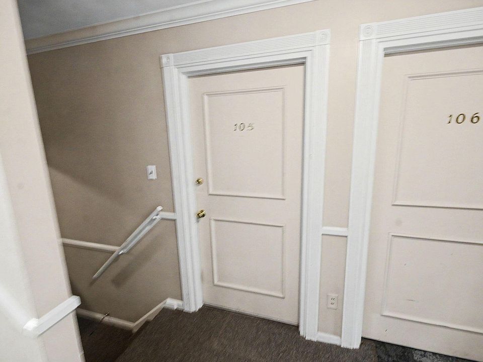 25749 Woodward Ave Apt 105, photo 3