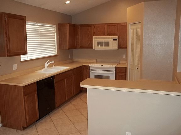 3rd image of 4440 E Olney Dr