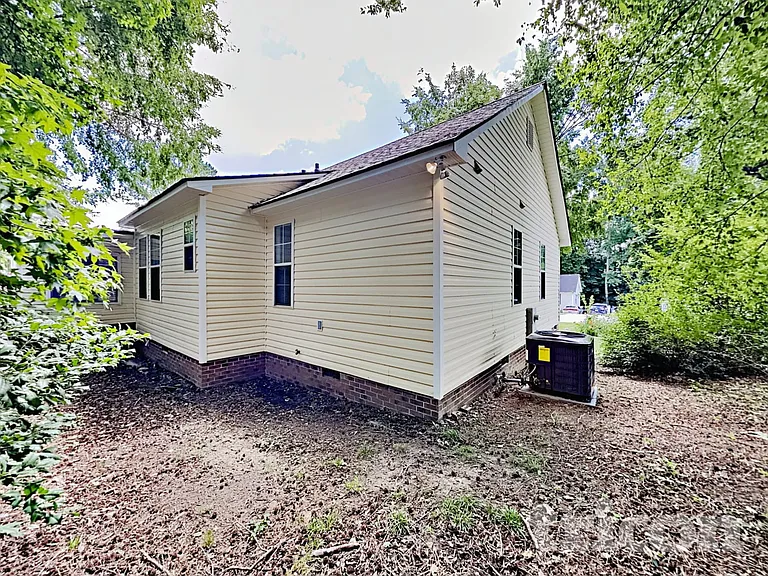 1322 Sasswood Ln — Photo 16