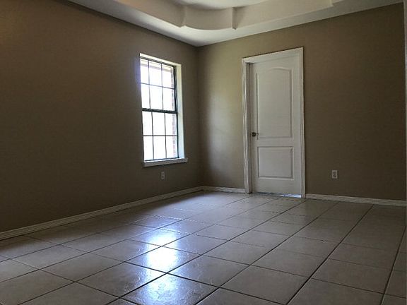 4th image of 2402 Melroy Dr